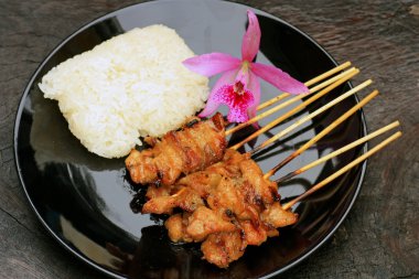 kavrulmuş domuz eti