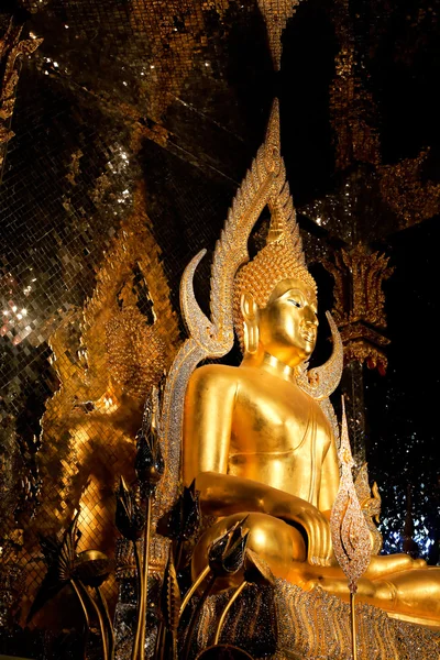 Statue di Buddha dorato — Foto Stock