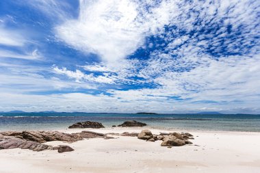 Tayland, Rayong 'daki Koh Mun Nok plajı.