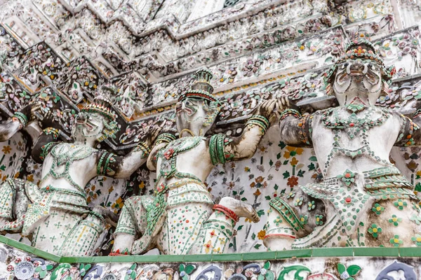 Statues Gardien Démon Décorant Temple Bouddhiste Wat Arun Bangkok Thaïlande — Photo