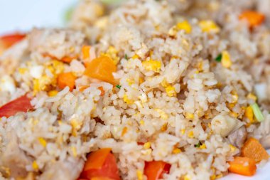 Tofu ve sebzeli pilav, Tayland menüsü. 