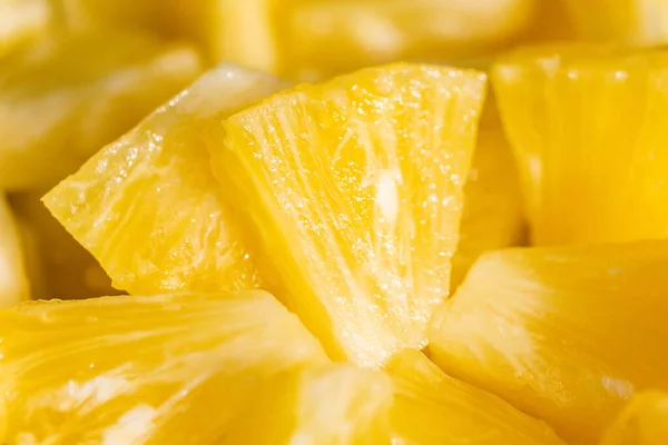 新鲜成熟菠萝背景的特写质感 — 图库照片