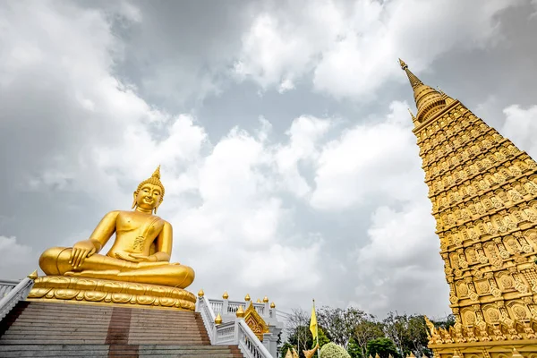 Wat Phai Lom Bang Ban Bölgesi 'nde ünlü bir tapınak Phra Nakhon Si Ayutthaya, Tayland
