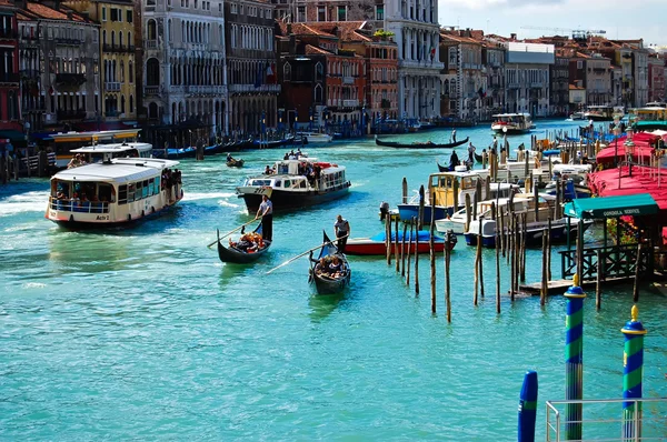 Canal Grande Venetië met blauwe hemel, Italië — Stockfoto