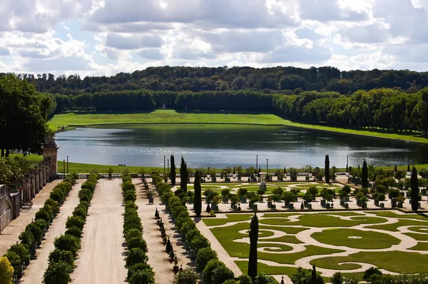 Jardins decorativos, Castelo de Versalhes, França — Fotografia de Stock