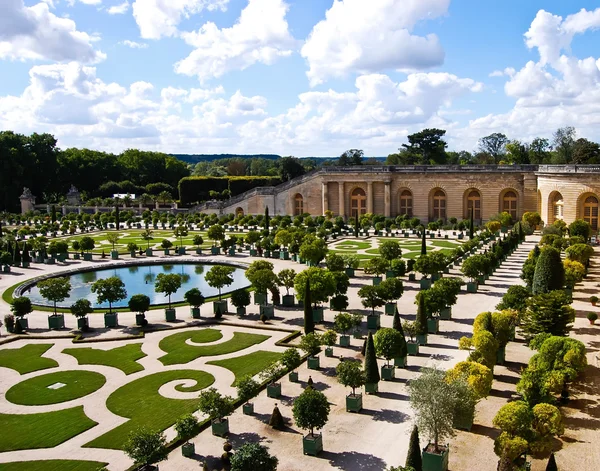 Dekorativa trädgårdar, slottet versailles i Frankrike Stockbild