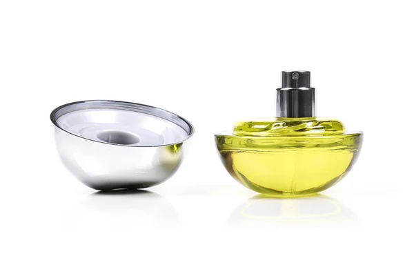 Frasco de perfume amarelo isolado sobre fundo branco — Fotografia de Stock