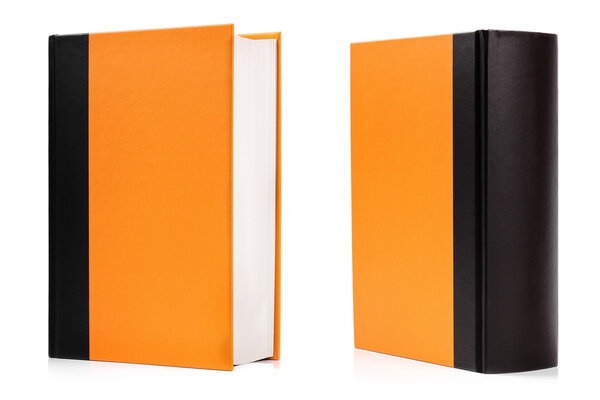 Книга в твердом переплете изолирована на белом
