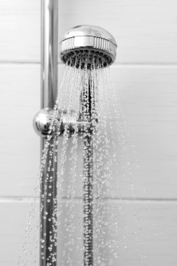 akan su ile duş başlığı