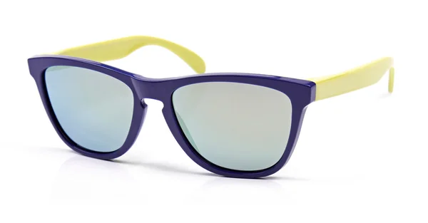 Gafas de sol de colores aislados en blanco — Foto de Stock