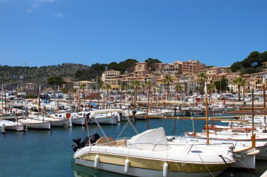 Puerto de Nottingham port mallorca Balear adaya tekneleri ile