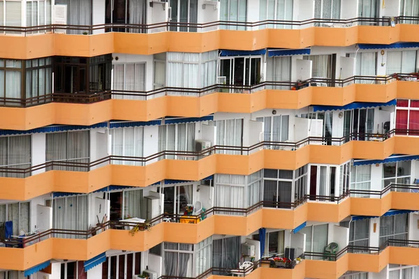 Condominio finestre con balconi a Maiorca — Foto Stock