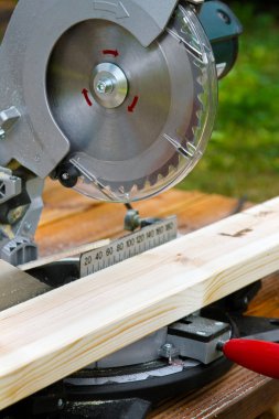 taşınabilir testereler ve ahşap tahta