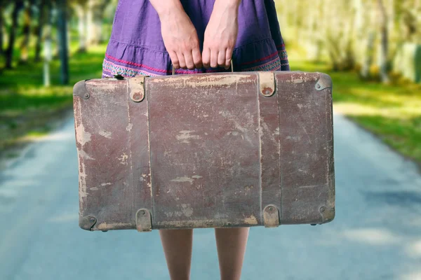 Girl with luggage on the road — Stock Photo, Image