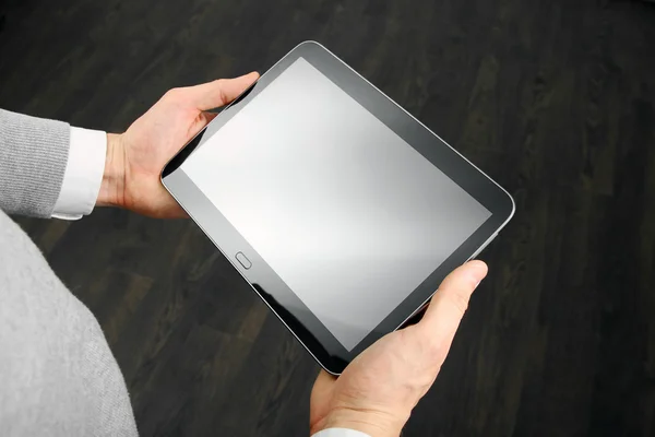 Zakenman met digitale tablet — Stockfoto