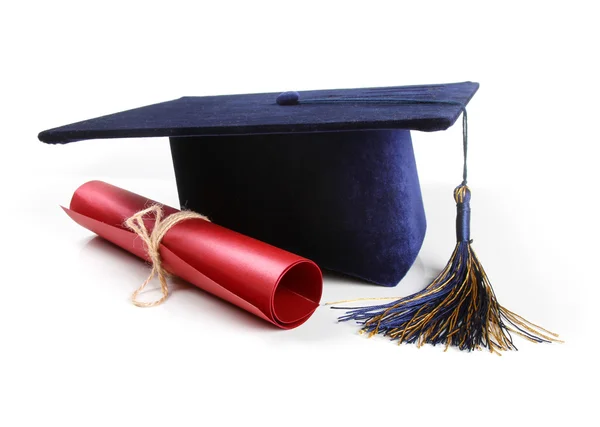 Chapéu de graduação e diploma isolado em branco — Fotografia de Stock