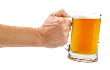 elini tutmak izole üzerine beyaz bira cam kupa