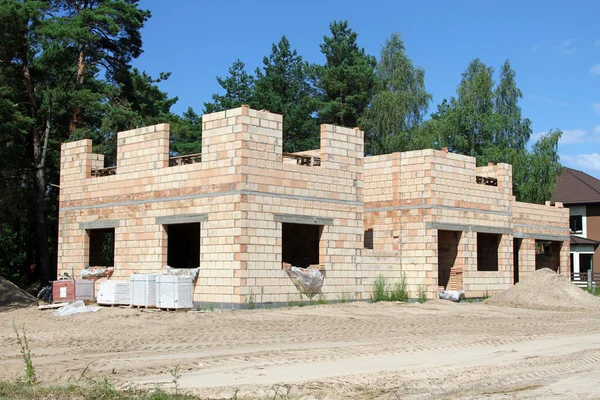 Familjens hus under uppbyggnad — Stockfoto