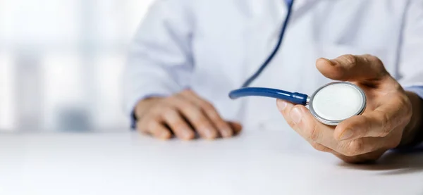 Soins Santé Médecine Fond Médecin Avec Stéthoscope Main Bilan Santé Photo De Stock