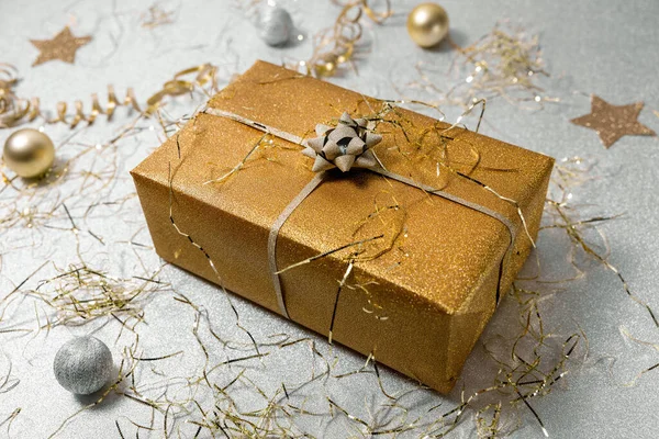Shiny Golden Gift Box Silver Glitter Background Confetti — Stock Photo, Image