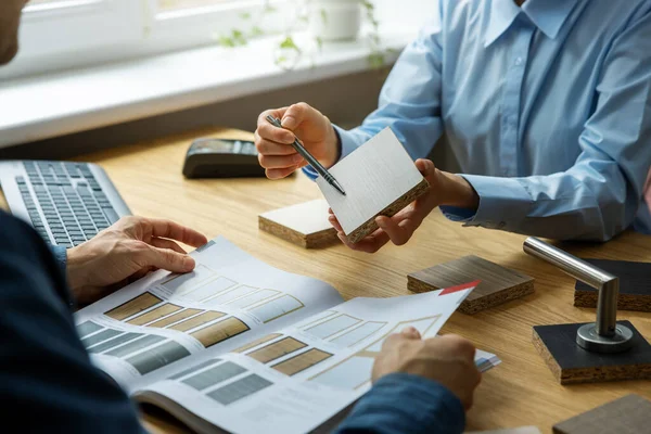 Customer Choosing Door Design Material Catalogue Samples — Stock Photo, Image