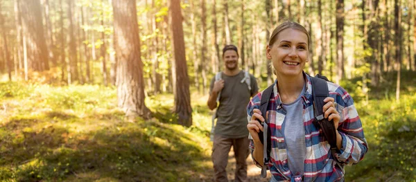 Young Travel Couple Backpacks Nature Adventure Hike Forest Banner Copy — Foto de Stock