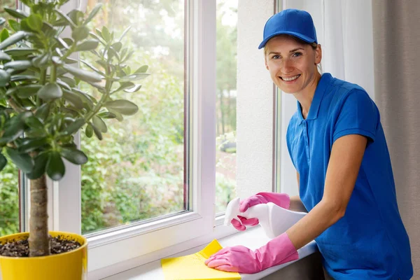 Janitorial Cleaning Services Smiling Female Worker Disinfecting Apartment Windowsill — Stok fotoğraf