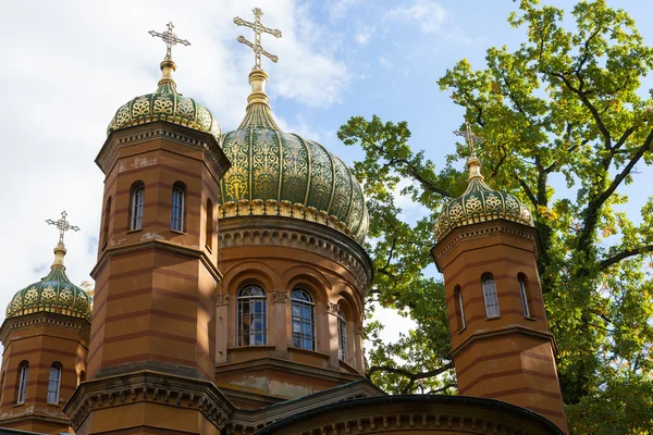 De Russische orthodoxe kapel op de oude historische begraafplaats in we — Stockfoto