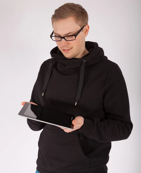 Człowiek pracy z komputerem typu tablet — Zdjęcie stockowe