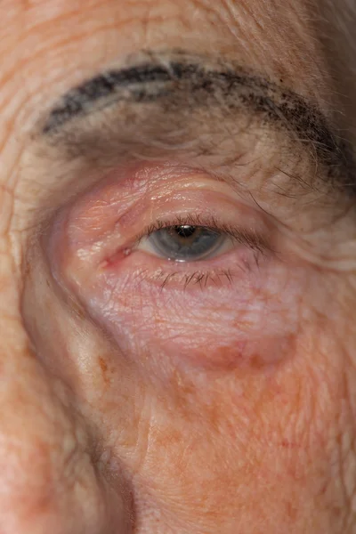 Close-up view of a old womans eye — Stock Photo, Image