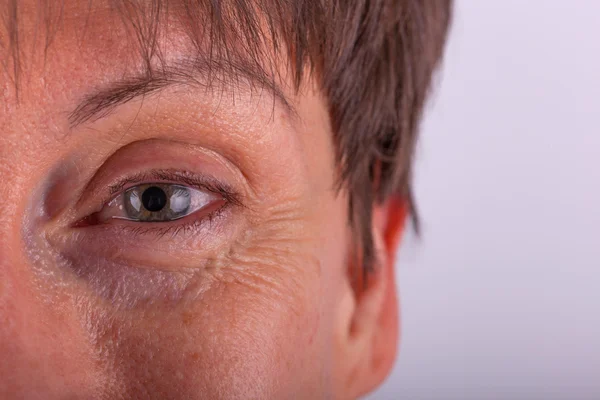 yaşlı kişilerin göz görmek