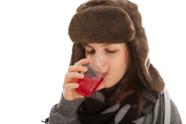 genç kız tıp bir kadeh içmek