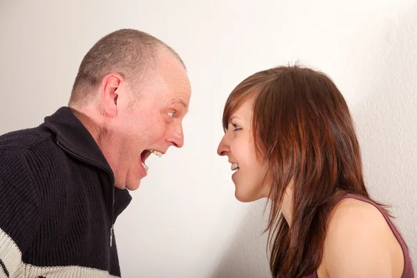 Батько і дочка сперечаються — стокове фото