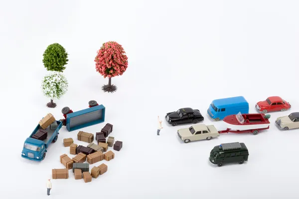 yüklü bir römork devrik