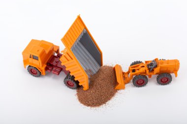 bir kamyon dolusu kum kaldırıldı