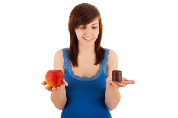 The young woman is choosing between healthy and unhealthy — Stock Photo, Image