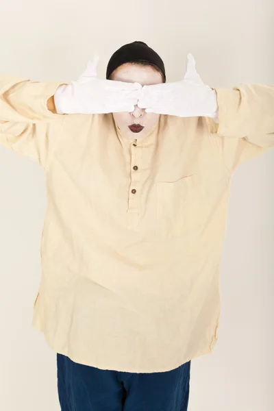 The clown is standing in front of a camera and making a face — Stock Photo, Image