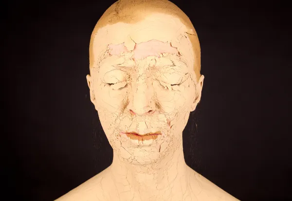 genç kadın yüz maskesi