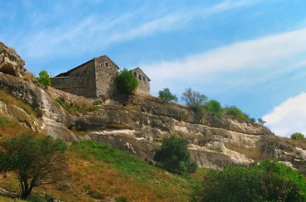 Casa de pedra velha na montanha — Fotografia de Stock