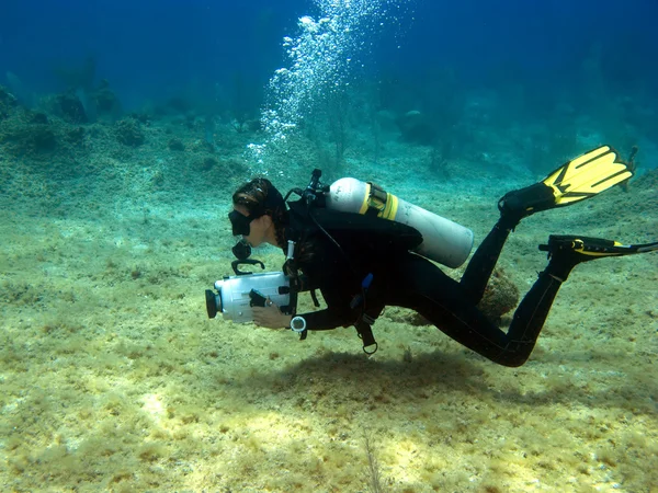 Videógrafo subaquático — Fotografia de Stock