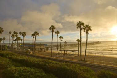 san clemente iskelede günbatımı tren
