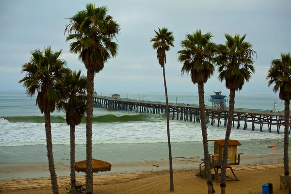 San Clemente Pier durante um grande inchaço — Fotografia de Stock