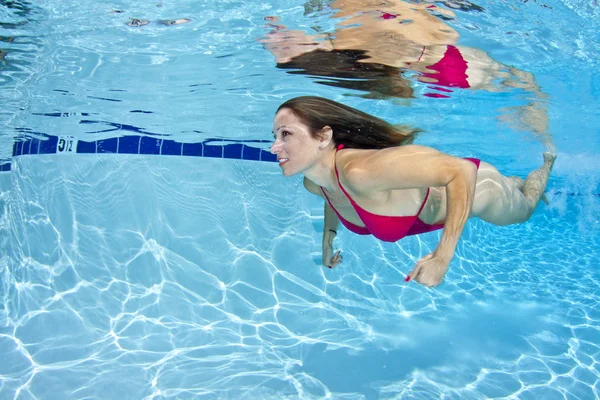 Woman in Red Bikini Underwater — Stock Photo, Image