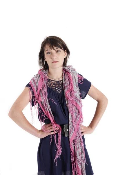 Jonge brunette op studio met gekleurde sjaal — Stockfoto