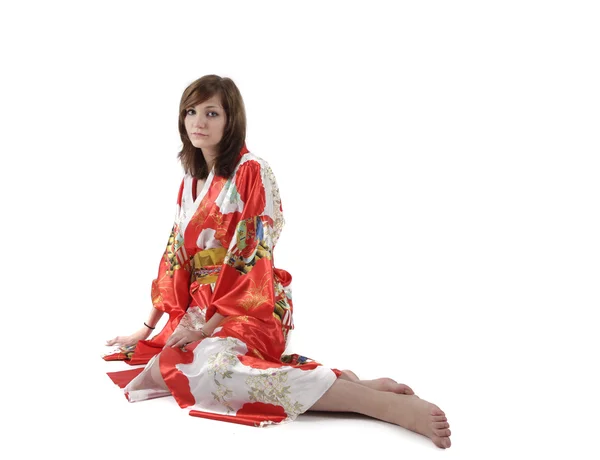 Jeune fille française geisha en soie rouge kimono — Photo