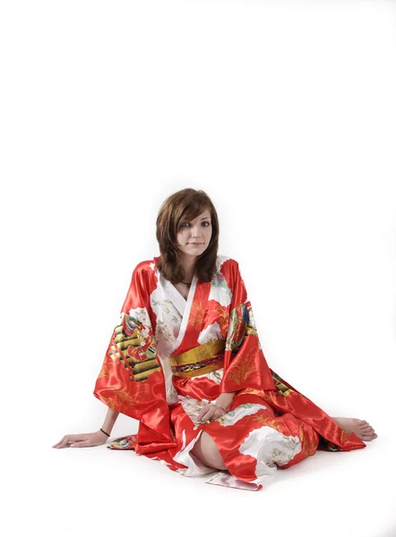 Jeune fille française geisha en soie rouge kimono — Photo