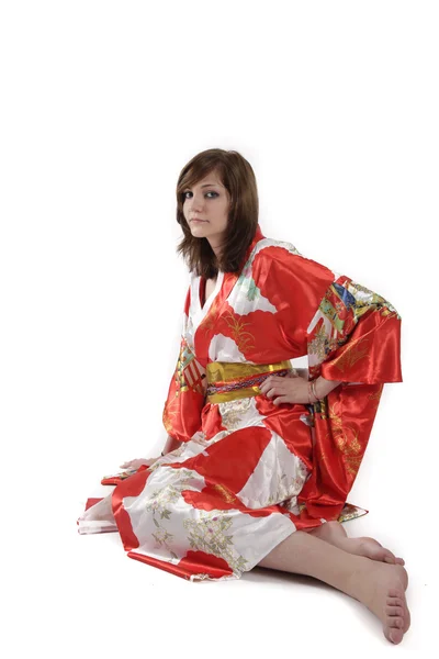 Jeune fille française geisha en soie rouge kimono — Photo