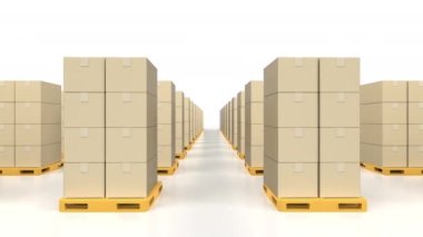 Sarı palette bir yığın karton kutu.