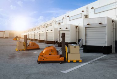 3D otomasyon forklifti depoda