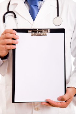 Doktor katiyen beyaz zemin üzerinde bir Pano